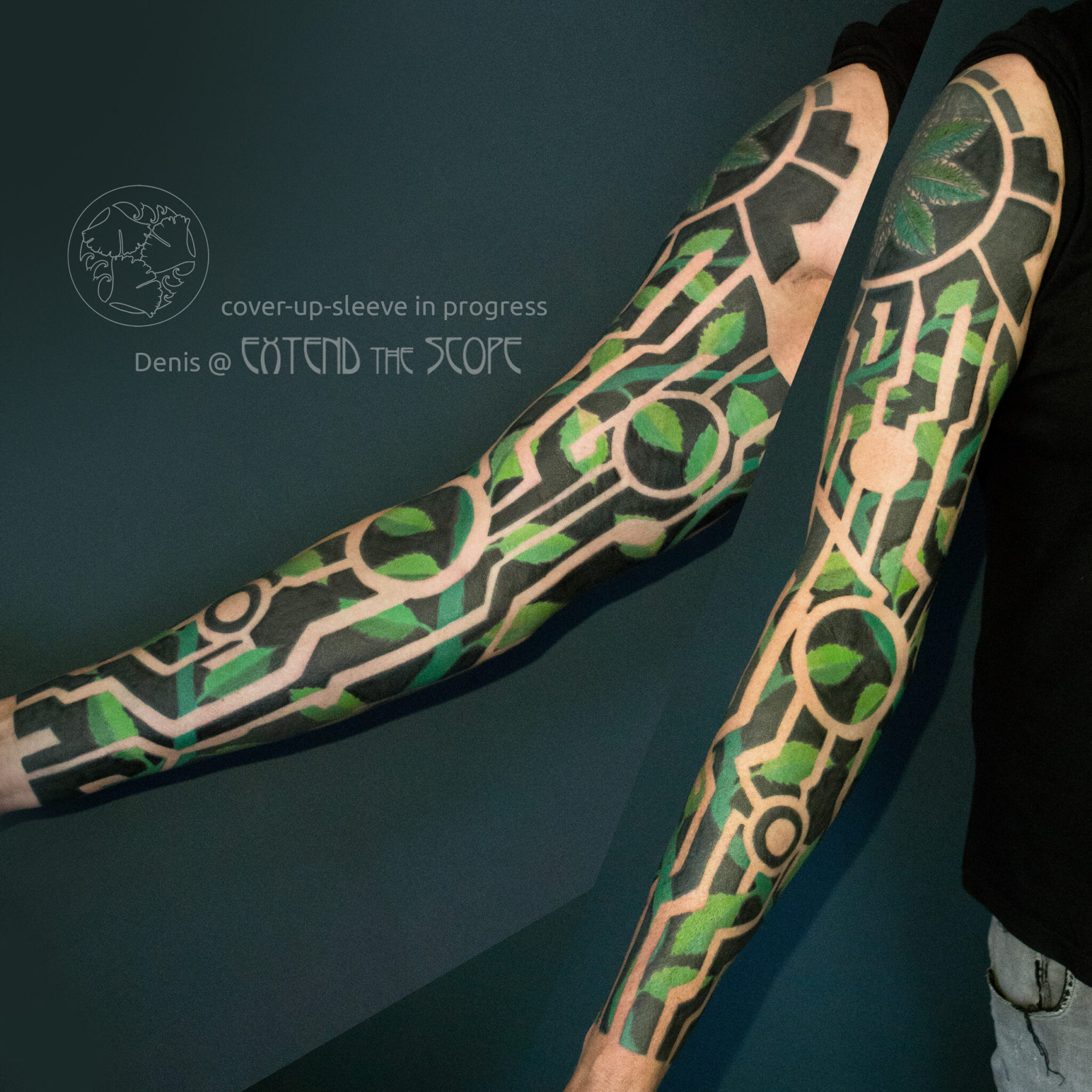 Cover-Up Sleevetattoo Pflanzen Abstrakt Geometrisch Blackworktattoo Extend the Scope Tattoo Göttingen