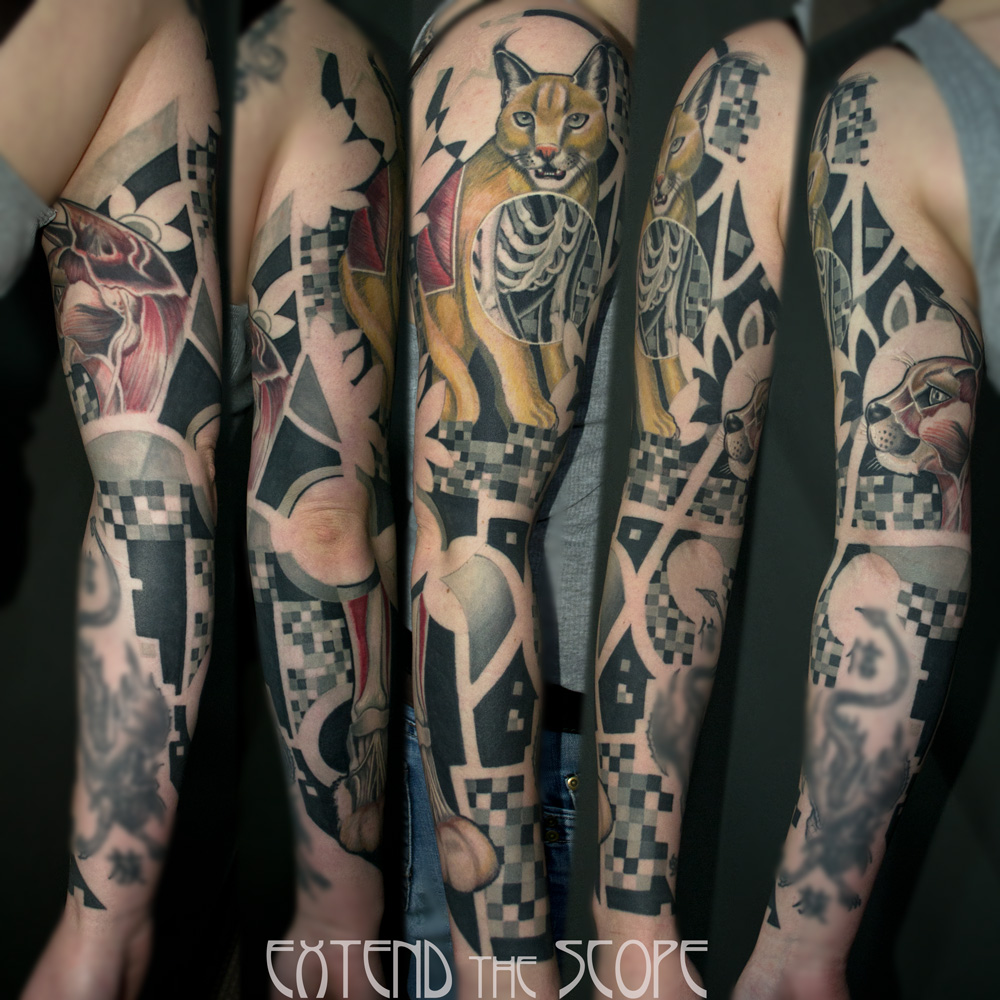 Realistictattoo Farbrealismus Anatomie Katze Karakal Blackwork Grafiktattoo Abstrakt Geometrie Extend the Scope Göttingen